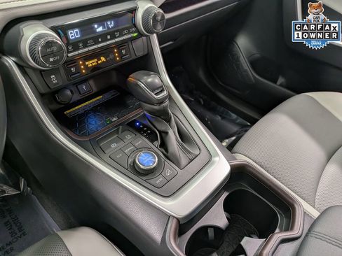 Used 2020 Toyota RAV4 Limited image 16