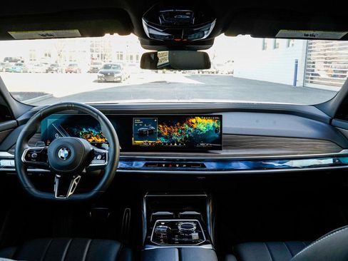 Used 2025 BMW 760i xDrive w/ Executive Package image 12