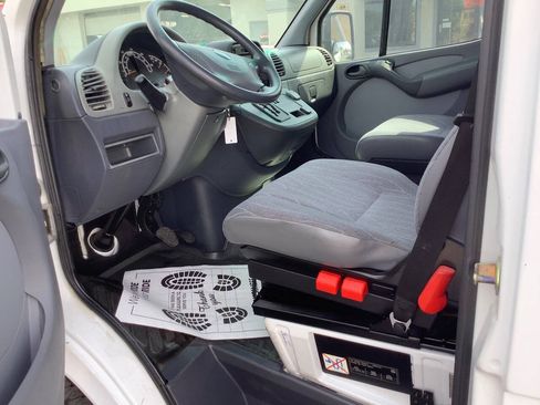 Used 2003 Dodge Sprinter 2500 RWD image 27