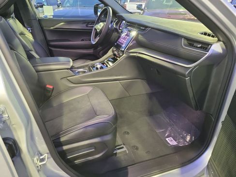 New 2025 Jeep Grand Cherokee L Altitude image 12
