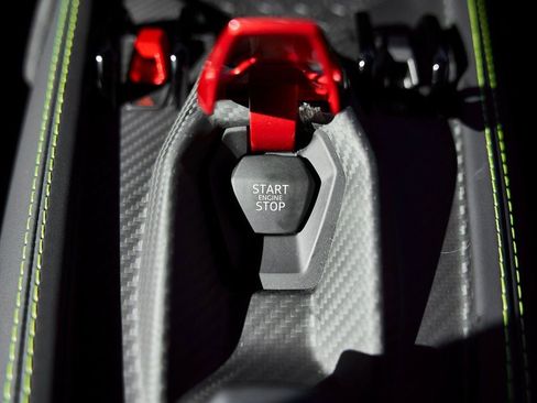Used 2025 Lamborghini Revuelto AWD/4WD image 63