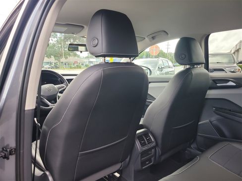 Used 2022 Volkswagen Taos SE image 12