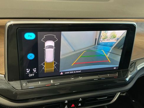 Used 2025 Volkswagen Atlas SE FWD image 5