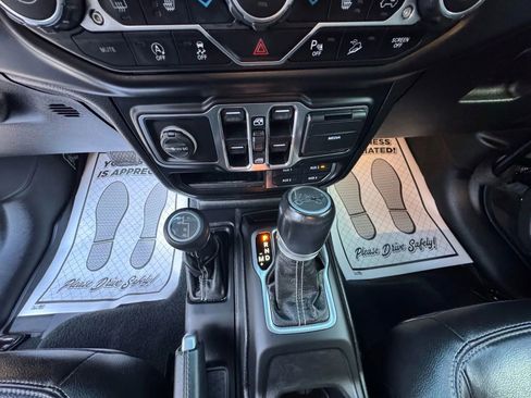 Used 2020 Jeep Wrangler Unlimited Sahara image 23