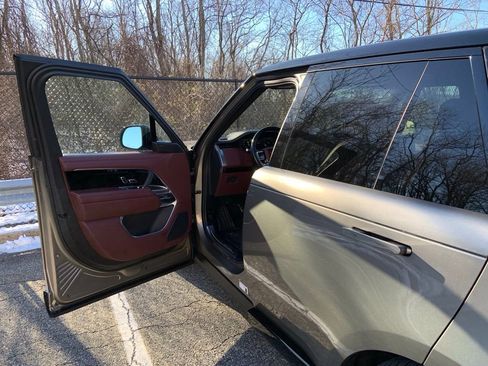 Certified 2023 Land Rover Range Rover SE image 10