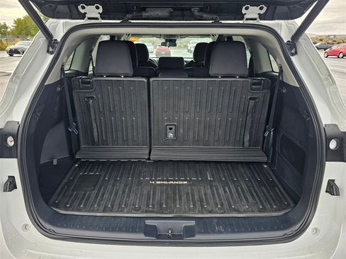 Used 2023 Toyota Highlander LE image 14