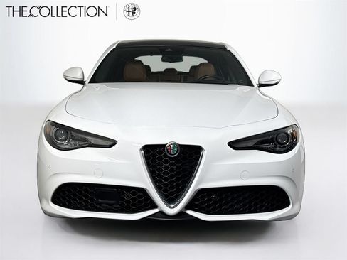 Used 2022 Alfa Romeo Giulia Ti RWD image 8