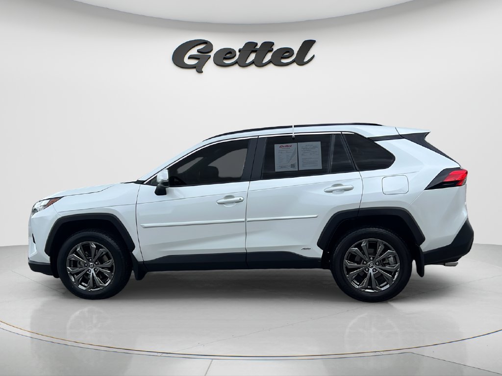 Used 2023 Toyota RAV4 XLE Premium AWD/4WD image 7