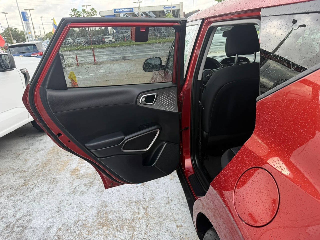 Used 2024 Kia Soul LX w/ Option Group 015 FWD image 4