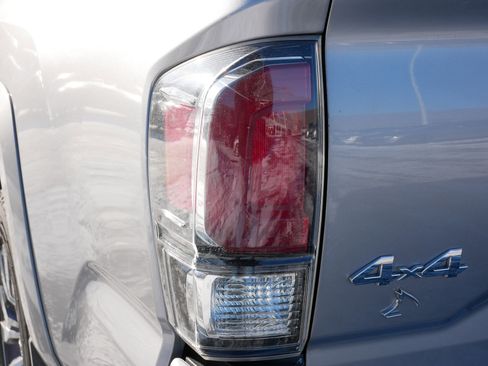 Used 2021 Toyota Tacoma Limited image 17