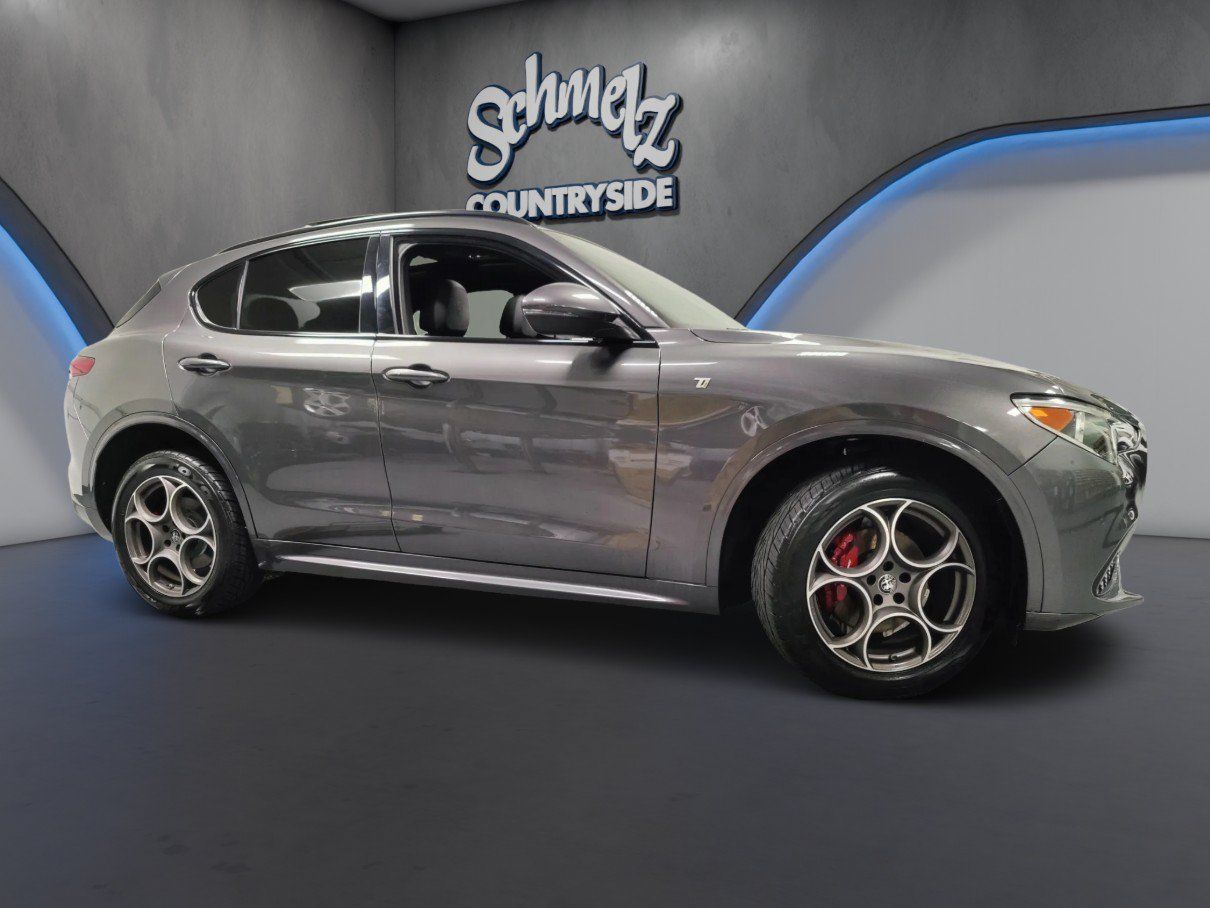 Used 2022 Alfa Romeo Stelvio Ti AWD/4WD image 3