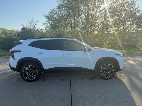New 2026 Chevrolet Trax RS FWD image 2