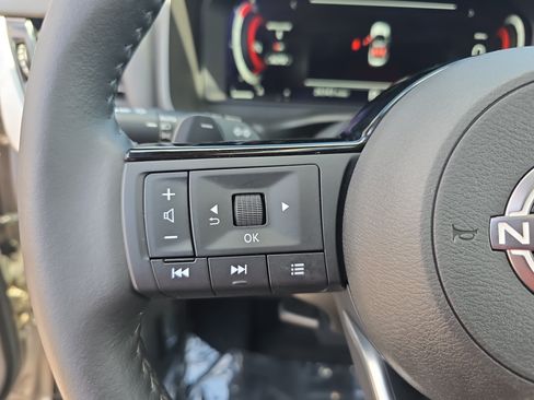 Certified 2024 Nissan Rogue Platinum AWD/4WD image 18