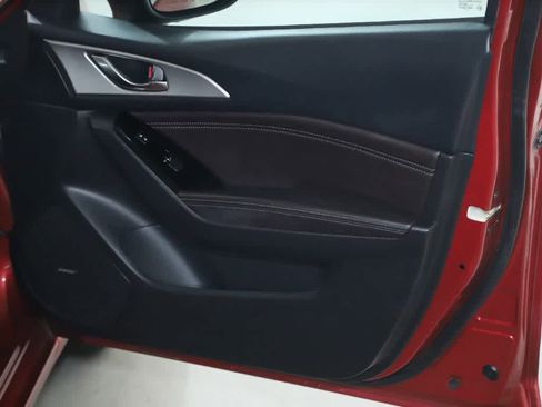 Used 2018 MAZDA MAZDA3 Touring FWD image 34