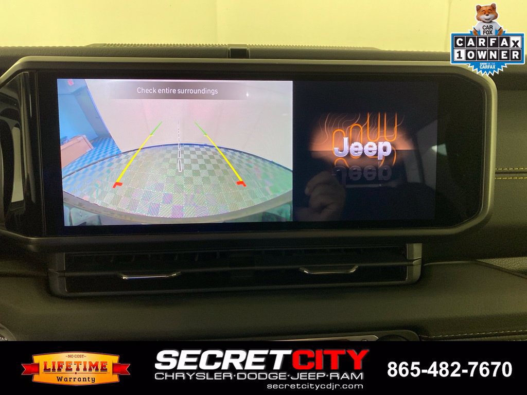 Used 2024 Jeep Wrangler Unlimited Sahara AWD/4WD image 22