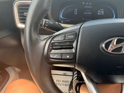 Used 2025 Hyundai Venue SEL FWD image 42