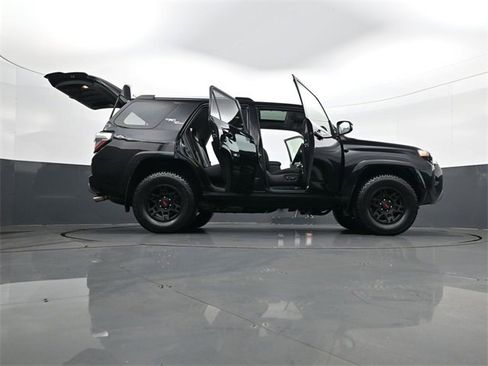 Used 2018 Toyota 4Runner TRD Off-Road Premium image 33