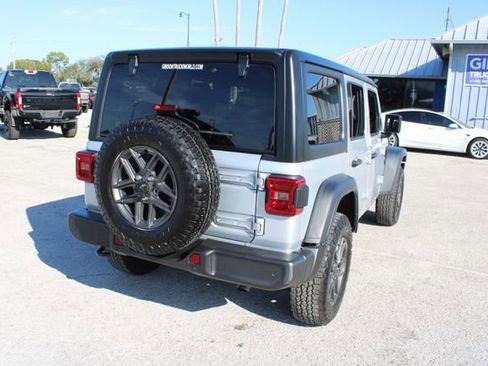 Used 2024 Jeep Wrangler Sport S image 10