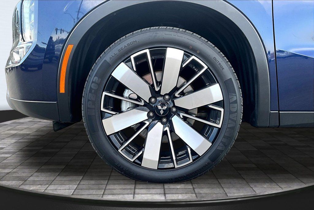 Used 2025 Mitsubishi Outlander SE AWD/4WD image 9