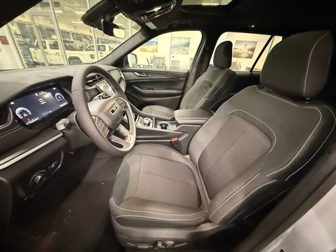 New 2025 Jeep Grand Cherokee Laredo X image 8