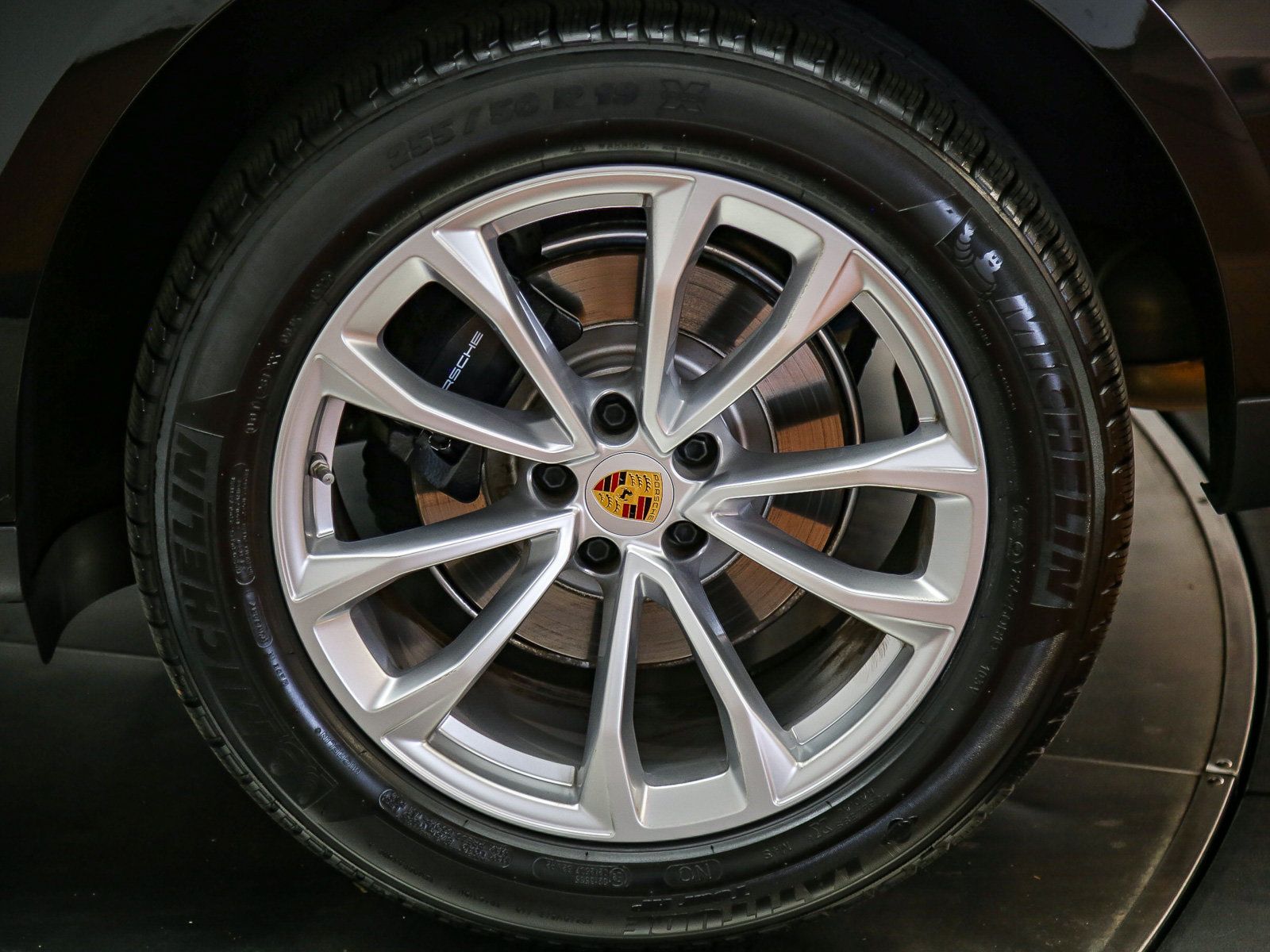 Certified 2025 Porsche Macan AWD/4WD image 14