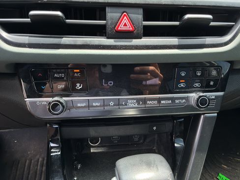 Used 2024 Kia Seltos SX w/ SX Sunroof Package AWD/4WD image 11