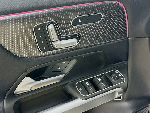 Certified 2021 Mercedes-Benz GLB 250 4MATIC image 22