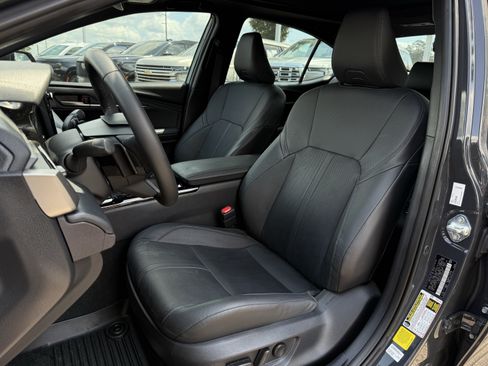 Used 2025 Toyota Camry XSE FWD image 12