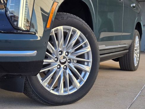 New 2026 Cadillac Escalade Luxury w/ LPO, Floor Liner Package image 8