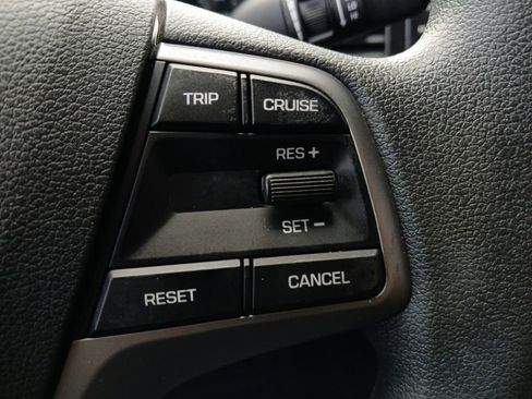 Used 2018 Hyundai Elantra SE FWD image 25