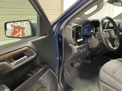 Used 2023 Chevrolet Silverado 1500 LT AWD/4WD image 10