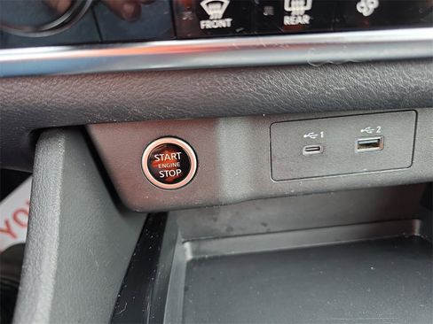 Used 2023 Nissan Rogue SV image 27