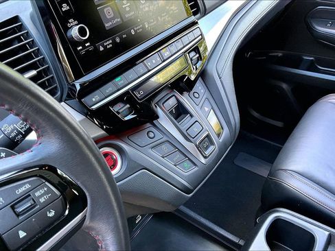 Used 2025 Honda Odyssey Sport-L image 15