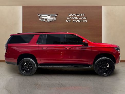 Used 2024 Chevrolet Suburban Z71 w/ Luxury Package AWD/4WD image 7