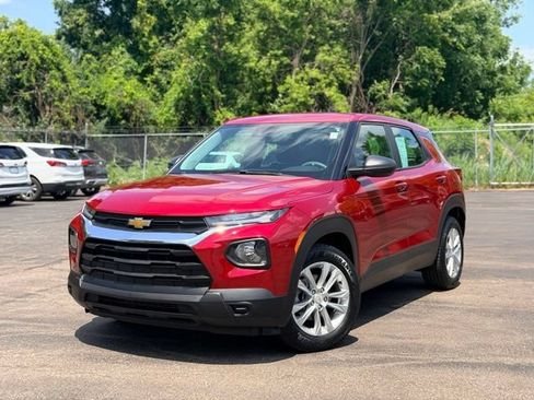 Used 2021 Chevrolet TrailBlazer LS FWD image 1
