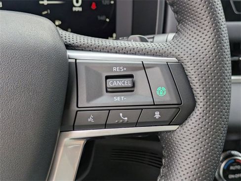 New 2025 Mitsubishi Outlander SE image 18