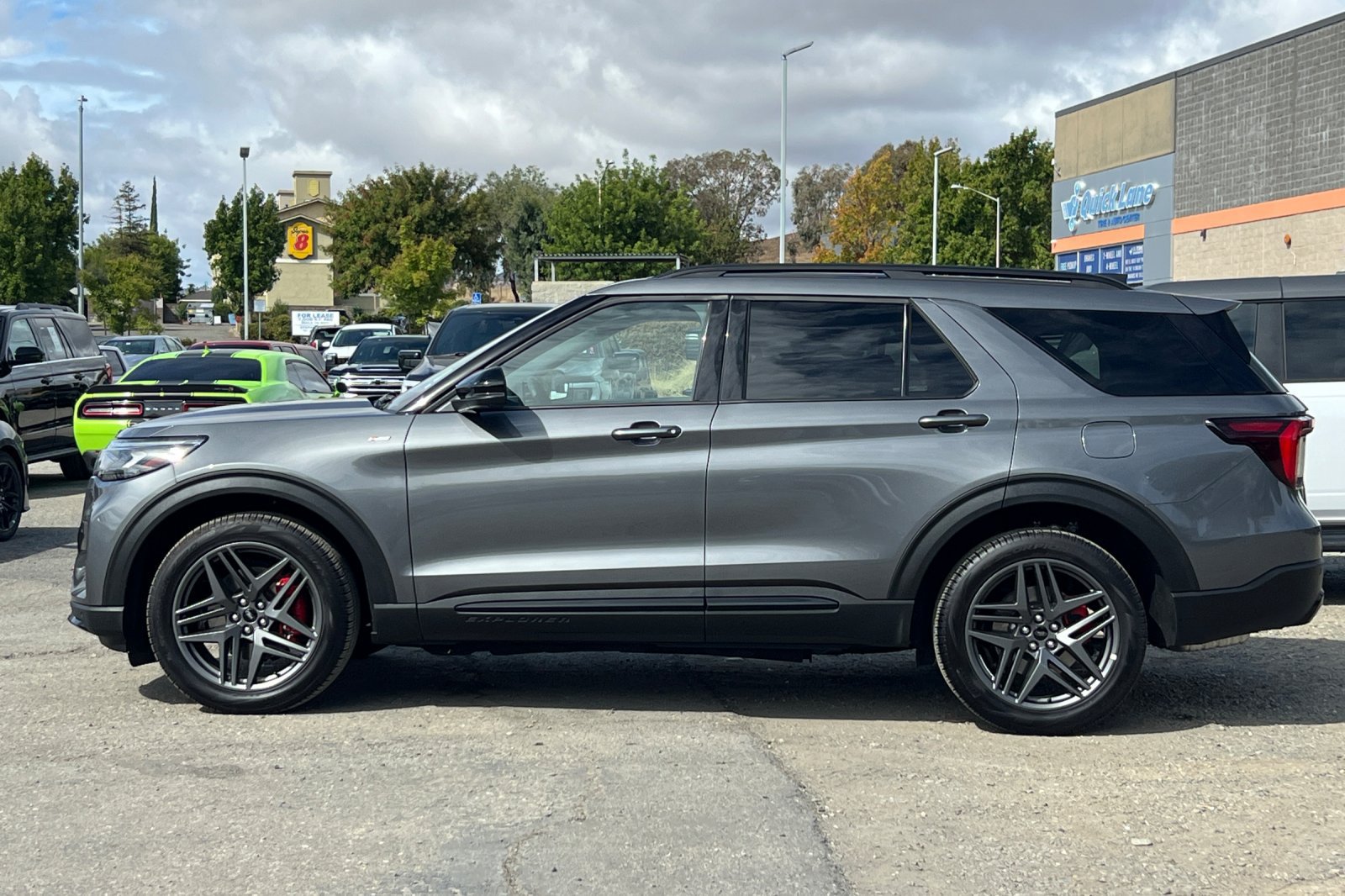 Used 2026 Ford Explorer ST-Line w/ ST-Line Street Pack AWD/4WD image 7