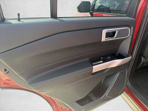 Used 2023 Ford Explorer XLT w/ Equipment Group 202A RWD image 17