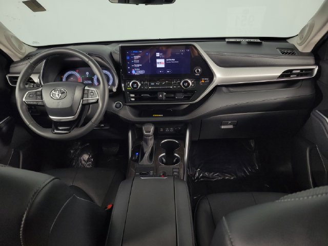 Used 2024 Toyota Highlander Platinum FWD image 27