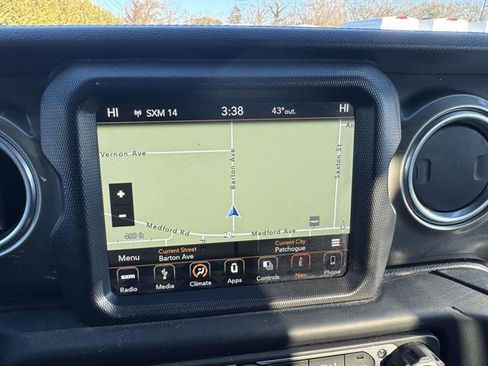 Used 2018 Jeep Wrangler Unlimited Sahara image 31