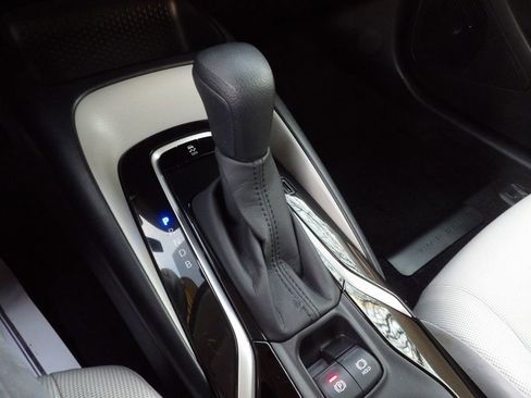 Used 2020 Toyota Corolla LE image 18