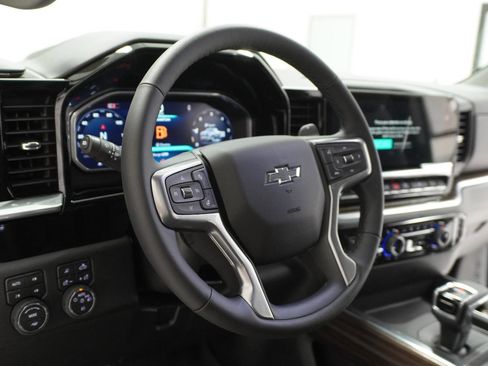New 2026 Chevrolet Silverado 1500 RST w/ Redline Edition AWD/4WD image 16