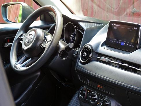 Used 2019 Toyota Yaris LE FWD image 33