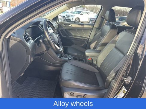 Used 2022 Volkswagen Tiguan SE image 14