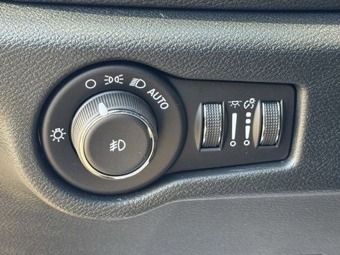 New 2026 Chrysler Pacifica Select image 13