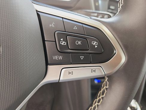 New 2024 Volkswagen Tiguan SE image 12