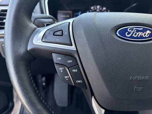 Used 2017 Ford Fusion SE w/ Equipment Group 201A image 24