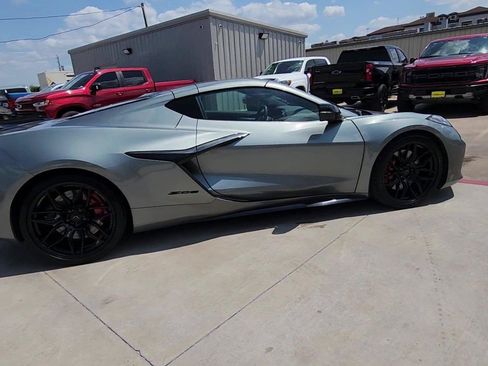 Used 2024 Chevrolet Corvette Z06 RWD image 9