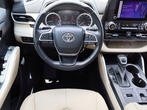 Used 2023 Toyota Highlander XLE FWD image 23