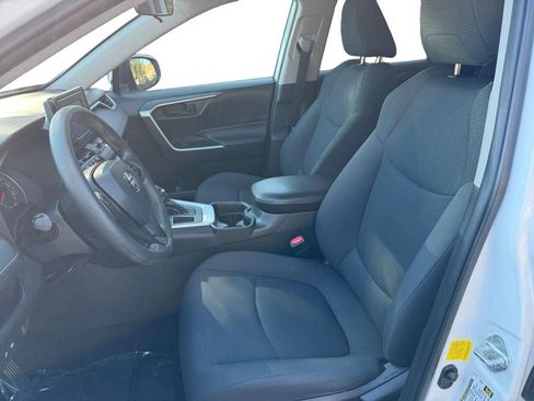 Used 2021 Toyota RAV4 LE image 9